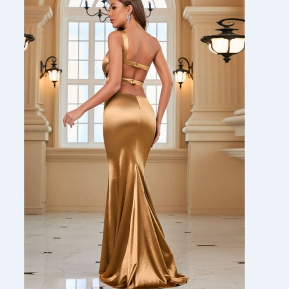 One-Shoulder Cutout Gathered Detail Fishtail Dress - Picture 2 of 5